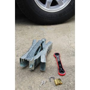 Camco Wheel Chock, For Use with Tandem Tires, Scissor Type, Fits Tire Spacing 3 to 10 Inch Width – 44661