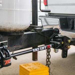 Camco Weight Distribution Hitch, Eaz-Lift TR3, Trunnion Bar, 1500 Pound Maximum Tongue Weight, 15000 Pound Maximum Gross Trailer Weight – 48902