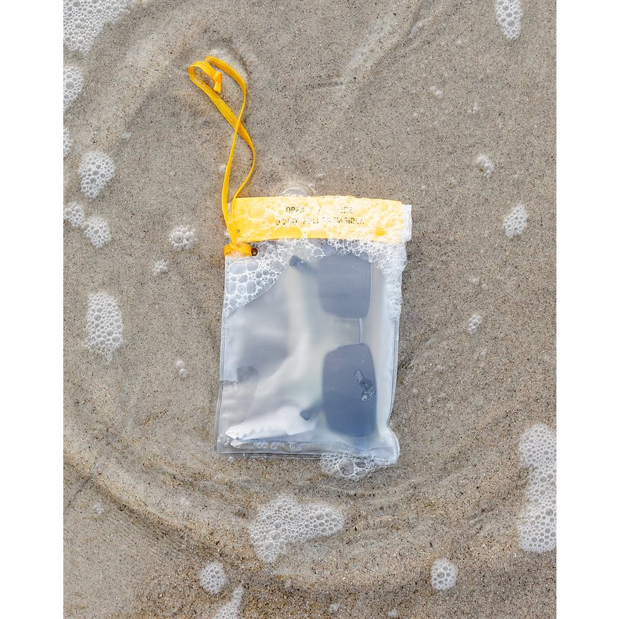 Camco Waterproof Pouch, Set of 3, One 10-1/2 Inch X 13-1/2 Inch/ One 6-3/4 Inch X 10 Inch and One 4-3/4 Inch X 7 Inch – 51340