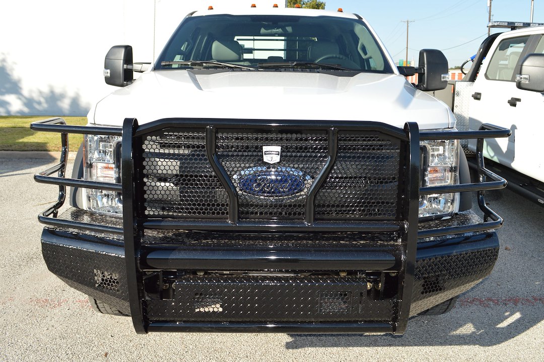 Cattleman’s Bumper, Pipe Series, One Piece Design, Mounting Hardware Included, With Winch Mount, Without Light Cutouts – 2369PW