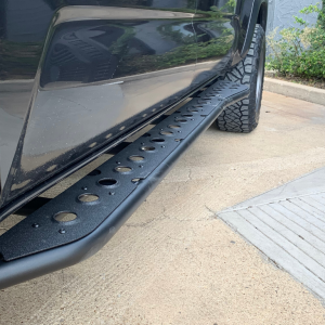 Cali Raised Nerf Bar, Step Edition, With Step Plates, 1-3/4 Inch Round Straight, Powder Coated, Black, Steel, Without End Caps, Bolt-On – CR2623