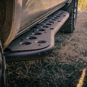 Cali Raised Nerf Bar, Step Edition, With Step Plates, 1-3/4 Inch Round Straight, Powder Coated, Black, Steel, Without End Caps, Bolt-On – CR2623