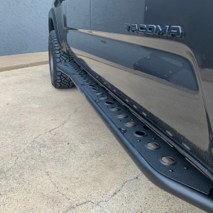 Cali Raised Nerf Bar, Step Edition, With Step Plates, 1-3/4 Inch Round Straight, Powder Coated, Black, Steel, Without End Caps, Bolt-On – CR2623