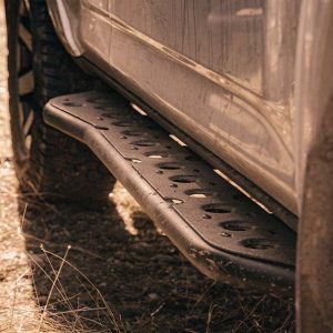 Cali Raised Nerf Bar, Step Edition, With Step Plates, 1-3/4 Inch Round Straight, Powder Coated, Black, Steel, Without End Caps, Bolt-On – CR2623