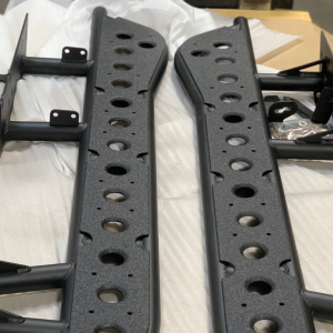 Cali Raised Nerf Bar, Step Edition, With Step Plates, 1-3/4 Inch Round Straight, Powder Coated, Black, Steel, Without End Caps, Bolt-On – CR2892