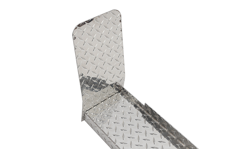 Dee Zee Running Board, Brite-Tread, Powder Coated, Silver, Brite Tread Aluminum, Unlighted, Full Length – DZ1040