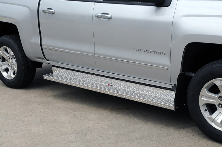 Dee Zee Running Board, Brite-Tread, Powder Coated, Silver, Brite Tread Aluminum, Unlighted, Full Length – DZ1040