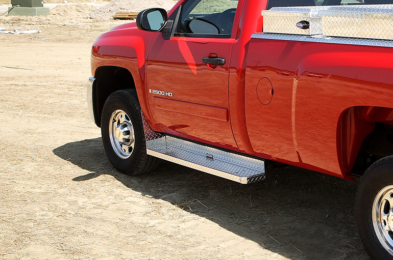 Dee Zee Running Board, Brite-Tread, Powder Coated, Silver, Brite Tread Aluminum, Unlighted, Front Doors Only – DZ2045