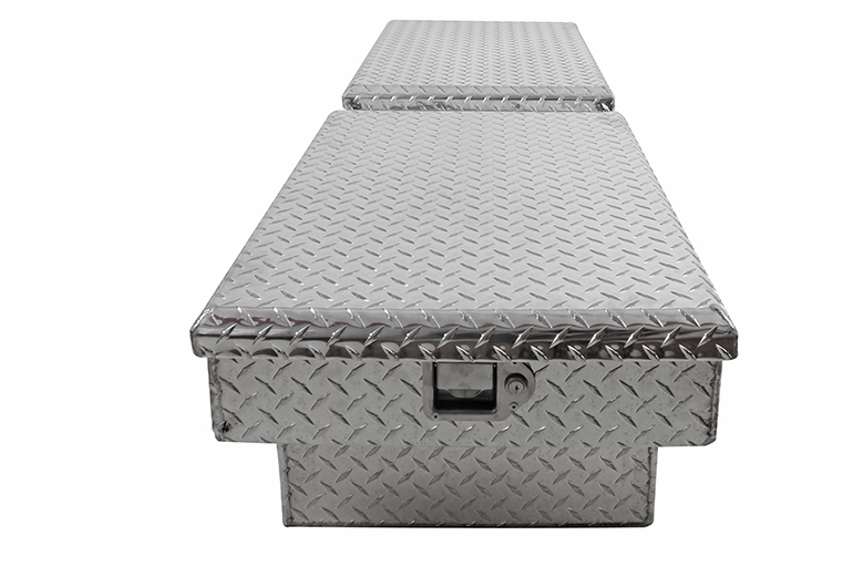 Dee Zee Tool Box, Red Label, Crossover, Double Lid, Diamond Tread, Silver, Aluminum, 20 Inch Length X 63 Inch Width X 13 Inch Height – DZ8363