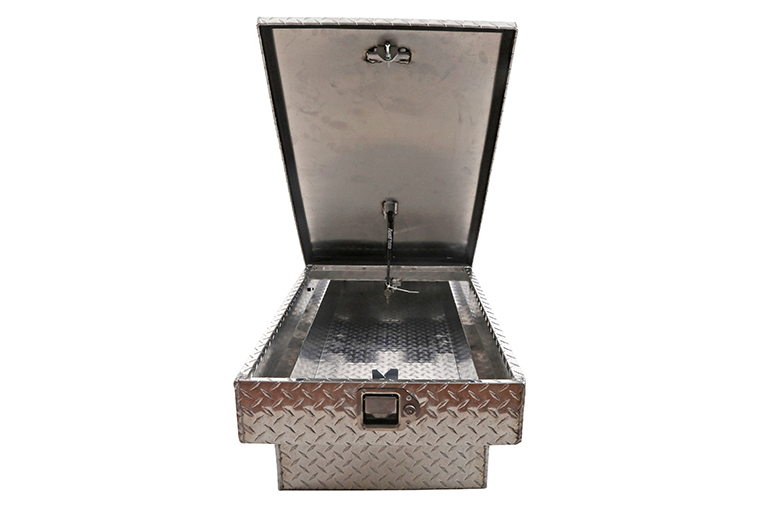 Dee Zee Tool Box, Red Label, Crossover, Double Lid, Diamond Tread, Silver, Aluminum, 20 Inch Length X 63 Inch Width X 13 Inch Height – DZ8363